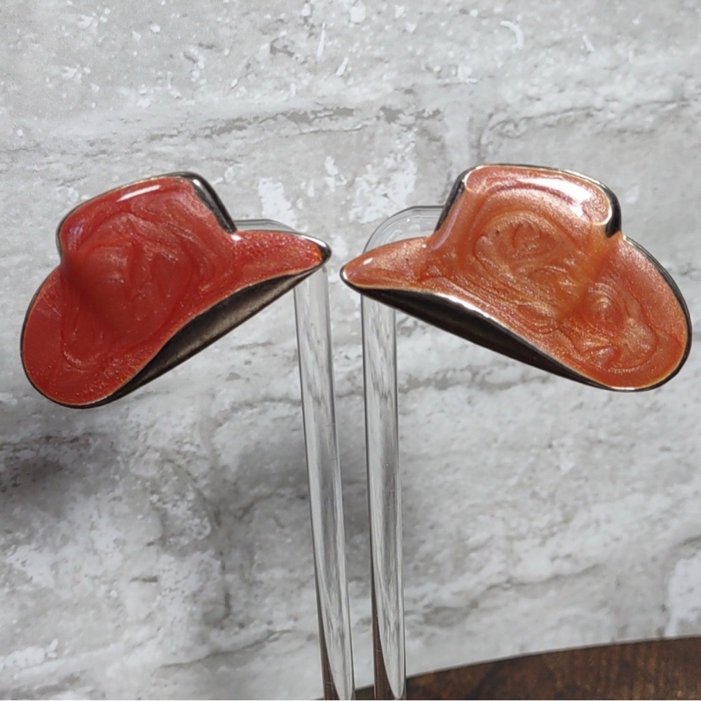 🚩 🆕 Cowboy Hat Shaped Earrings in Coral
           Size: OS